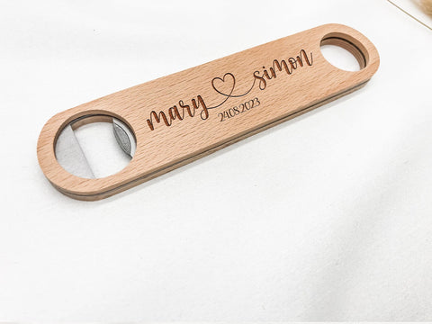 Personalisierter Flaschenöffner aus Holz – Individuelles Hochzeitsgeschenk mit Gravur