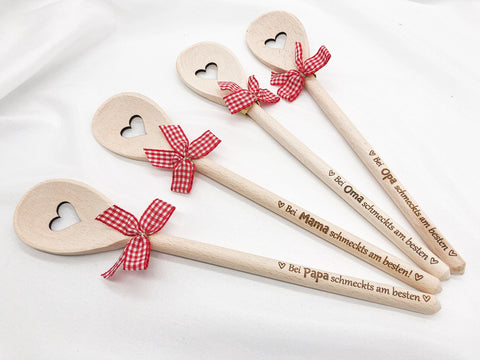 Kochlöffel mit Gravur â âBei Mama schmecktâs am bestenâ â Geschenk fĂŒr Mama â Muttertagsgeschenk â KĂŒchenhelfer mit Spruch