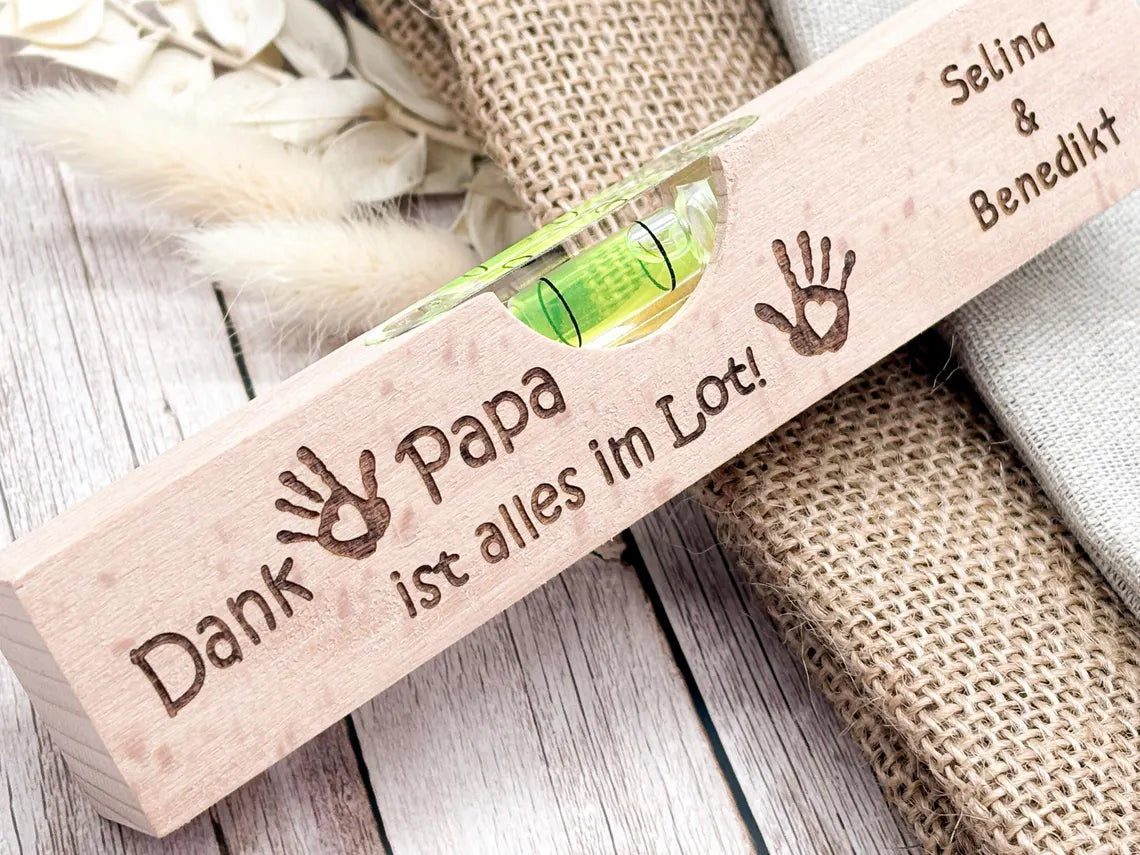 Kleine Holz Wasserwaage mit Gravur für Papa oder Opa