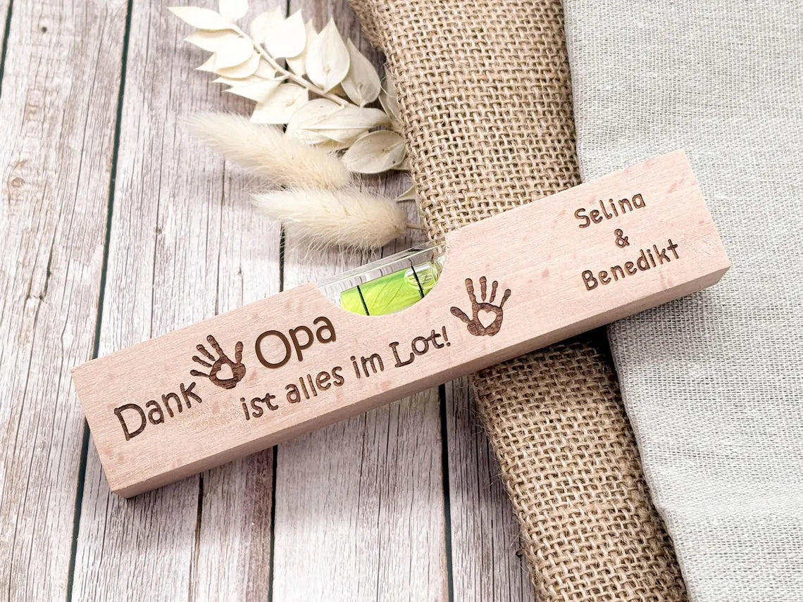 Personalisiertes Geschenk für Opa Mini-Wasserwaage aus Holz