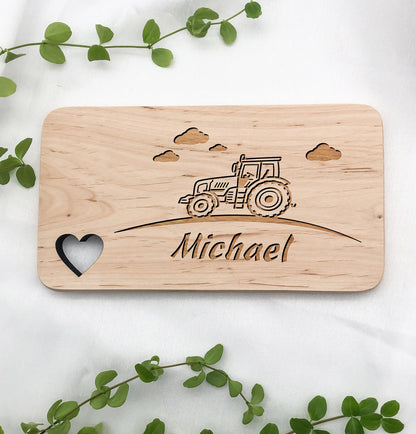 Personalisiertes Kinder Frühstücksbrett mit Traktor – Brotzeitrbrett mit Namen – Geschenk für kleine Traktor-Fans