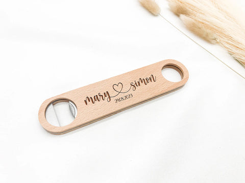 Personalisierter Flaschenöffner aus Holz – Individuelles Hochzeitsgeschenk mit Gravur