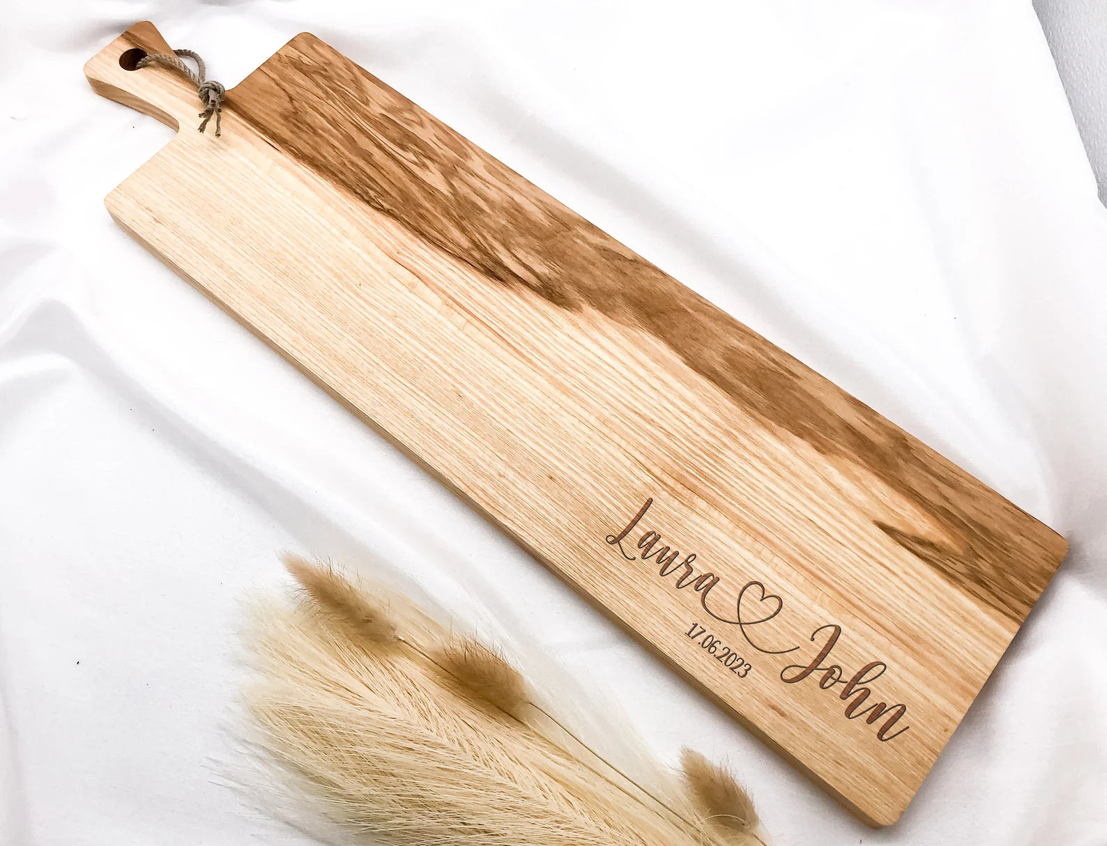 Personalisiertes Hochzeitsgeschenk – Graviertes Servierbrett mit Namen &amp; Datum