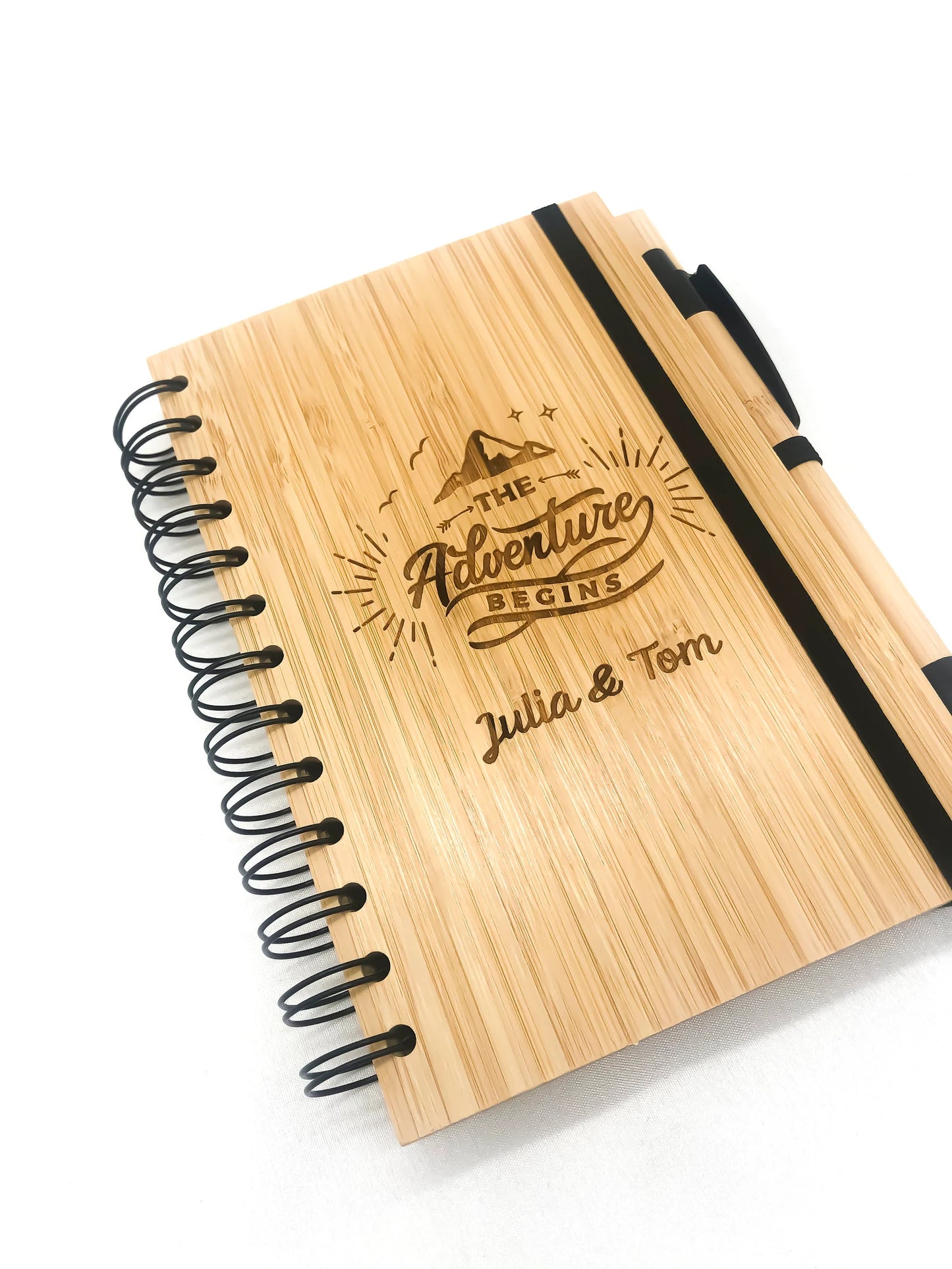 Personalisiertes Bambus-Notizbuch – Nachhaltiges Geschenk mit Gravur | Reisetagebuch | Geschenkidee für Camper und Naturliebhaber