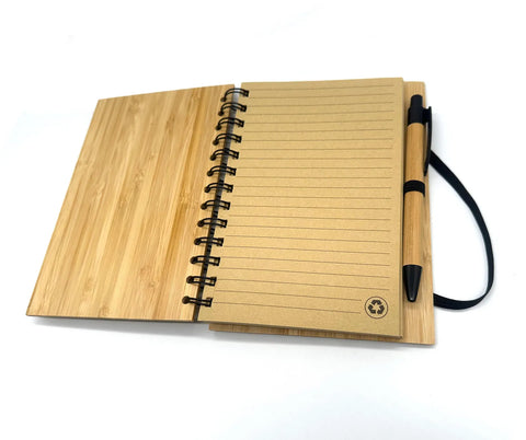 Personalisiertes Bambus-Notizbuch – Nachhaltiges Geschenk mit Gravur | Reisetagebuch | Geschenkidee für Camper und Naturliebhaber