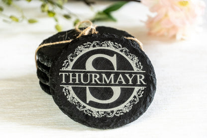 4er-Set personalisierte Schiefer-Untersetzer – gravierte, runde Naturstein-Untersetzer mit Monogramm
