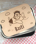 Personalisierte Brotdose Edelstahl, mit Namen, Flugzeug Bärenmotiv, wasserdicht, BPA-frei, mit Trennsteg & Schneidebrett, Geschenk Kinder
