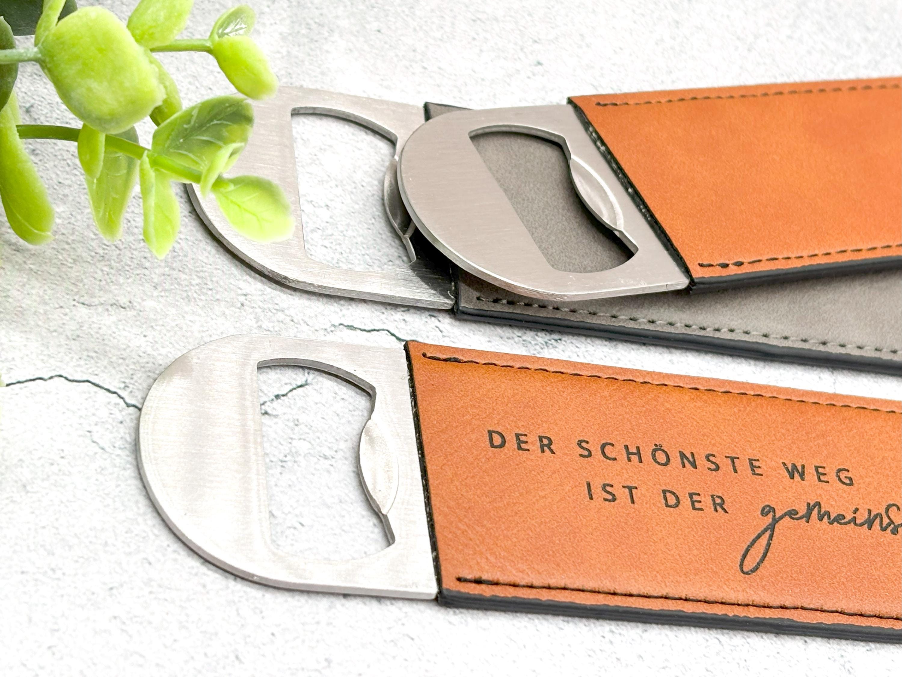 Flaschenöffner Hochzeitsgeschenk mit Gravur Name und Datum - Personalisiert / Geschenk Verlobung / Jahrestag / Valentinstag