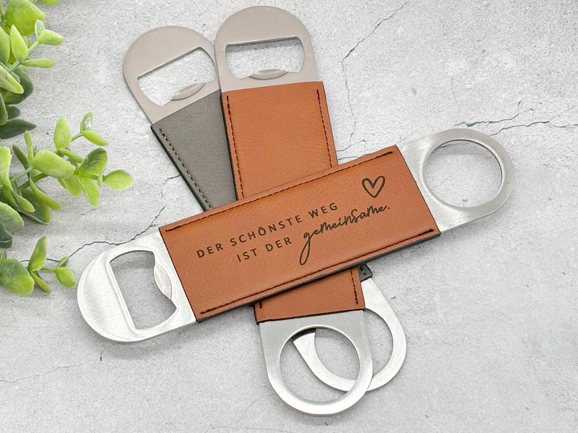 Flaschenöffner Hochzeitsgeschenk mit Gravur Name und Datum - Personalisiert / Geschenk Verlobung / Jahrestag / Valentinstag