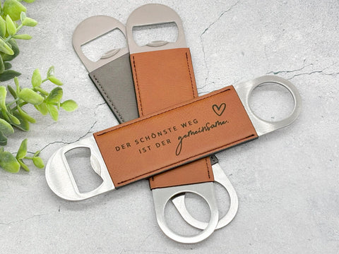 Flaschenöffner Hochzeitsgeschenk mit Gravur Name und Datum - Personalisiert / Geschenk Verlobung / Jahrestag / Valentinstag