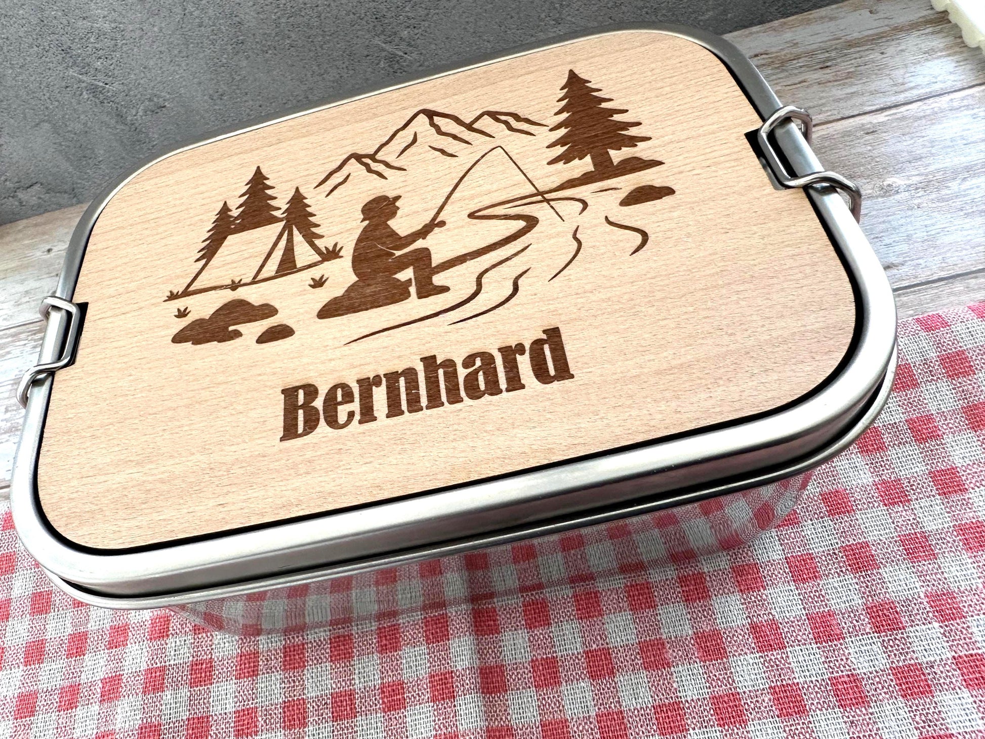 Personalisierte Brotdose Edelstahl, mit Namen, Angeln & Outdoor, wasserdicht mit Trennsteg und Schneidebrett - Angeln und Fischen