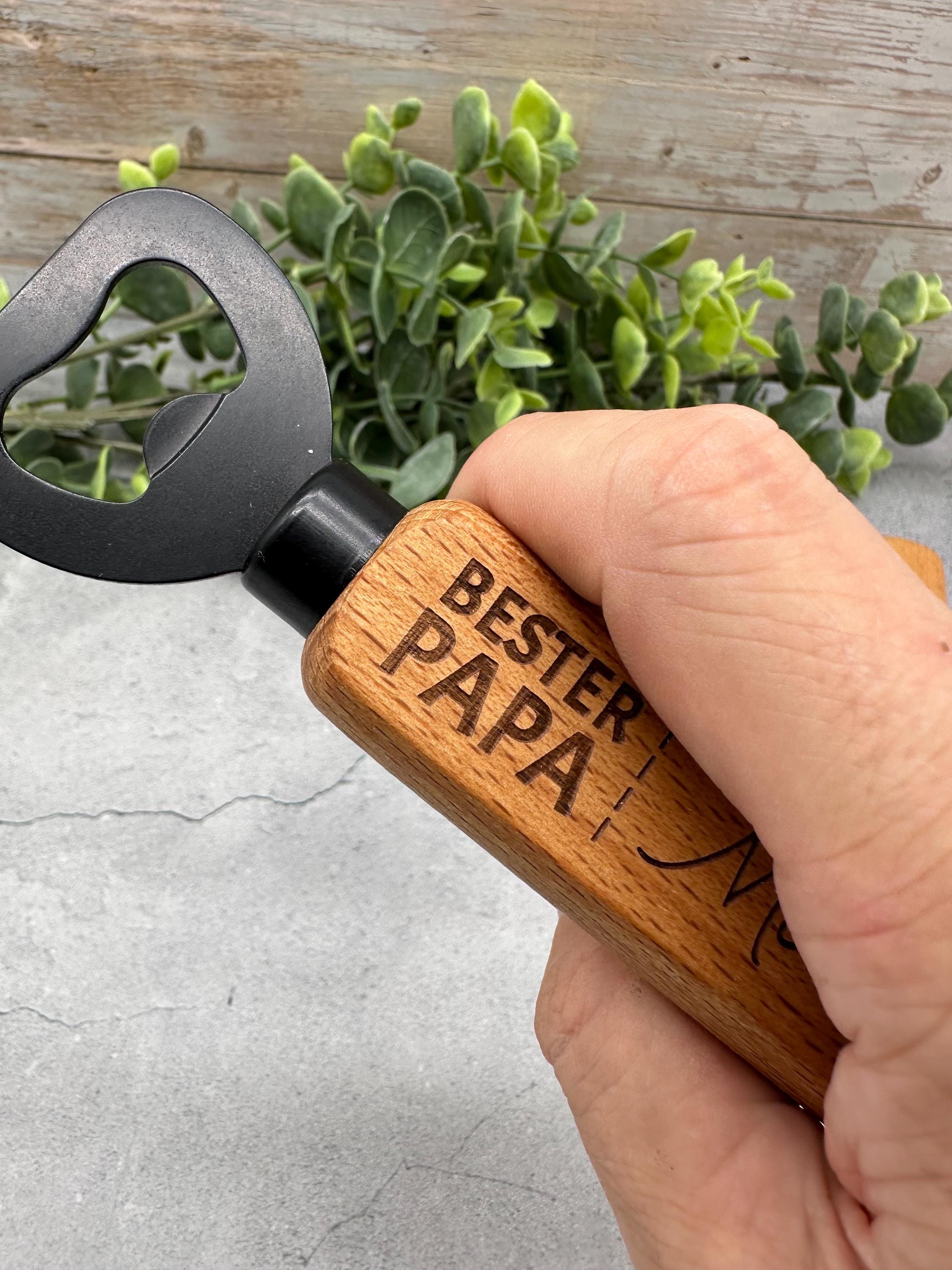 Personalisierter Flaschenöffner aus Holz für Papa mit Gravur "Bester Papa" und Namen | Geschenk für Vatertag, Geburtstag, Weihnachten