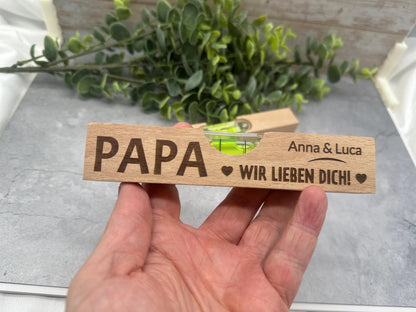 Personalisiertes Geschenk für Papa – Mini-Wasserwaage aus Buchenholz mit Gravur