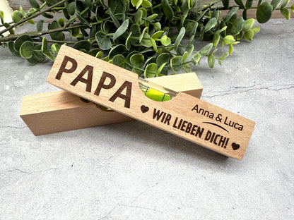 Personalisiertes Geschenk für Papa – Mini-Wasserwaage aus Buchenholz mit Gravur