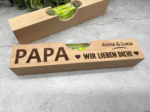 Personalisiertes Geschenk für Papa – Mini-Wasserwaage aus Buchenholz mit Gravur