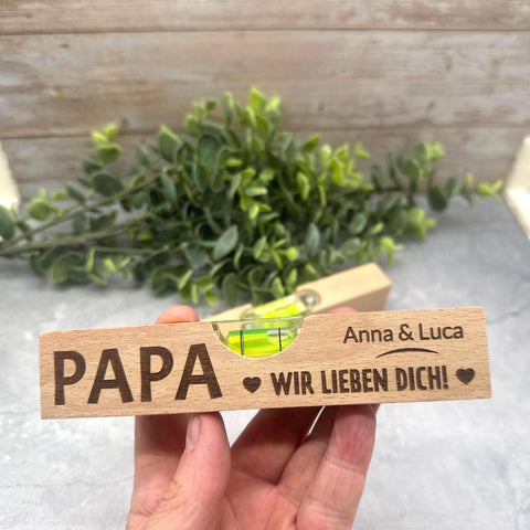 Personalisiertes Geschenk für Papa – Mini-Wasserwaage aus Buchenholz mit Gravur