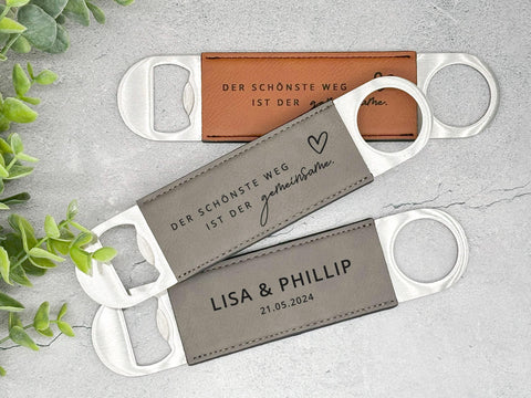 Flaschenöffner Hochzeitsgeschenk mit Gravur Name und Datum - Personalisiert / Geschenk Verlobung / Jahrestag / Valentinstag