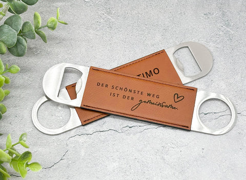 Flaschenöffner Hochzeitsgeschenk mit Gravur Name und Datum - Personalisiert / Geschenk Verlobung / Jahrestag / Valentinstag