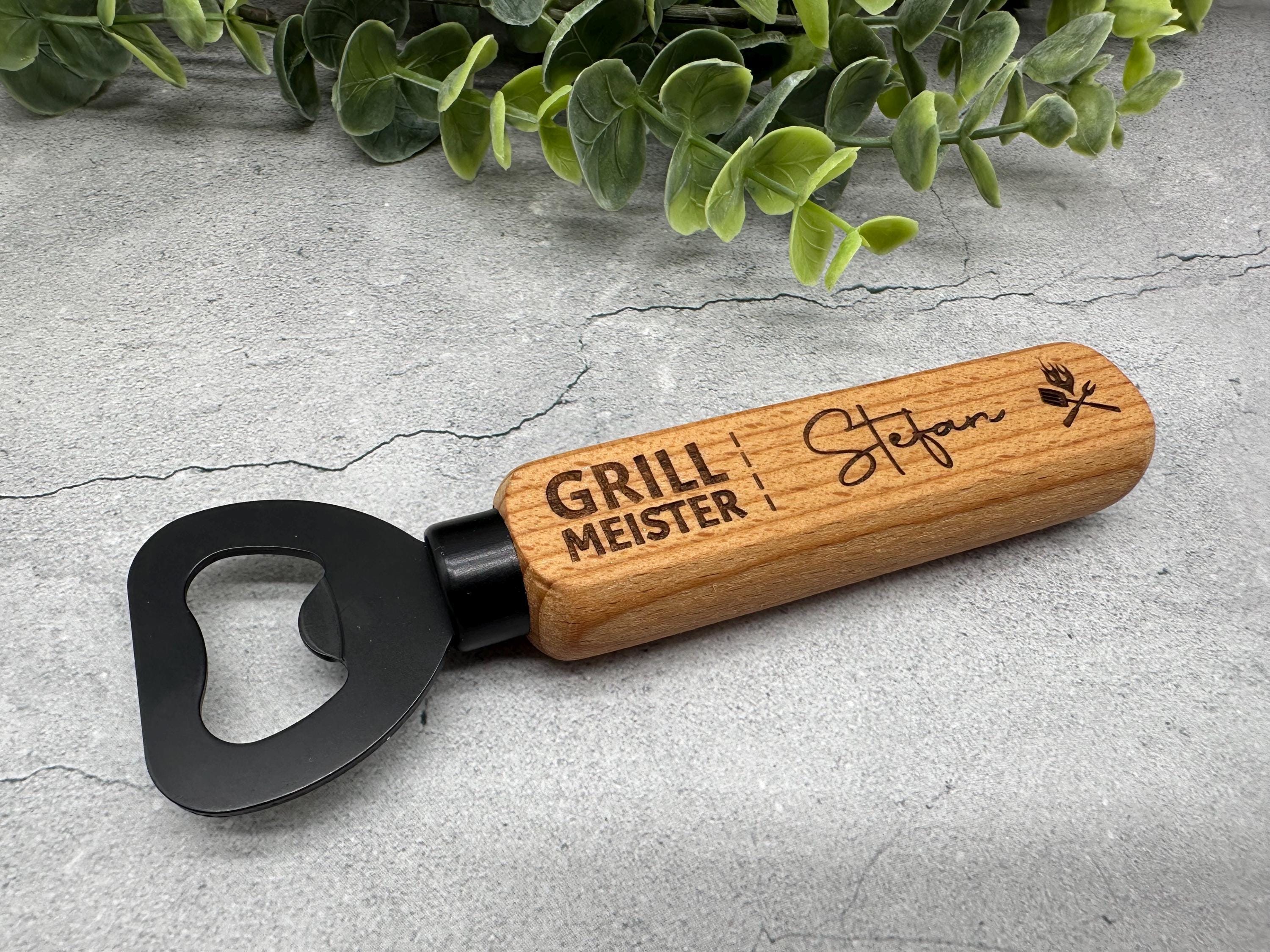 Personalisierter Flaschenöffner aus Holz mit Gravur "Grillmeister" und Namen | Geschenk für Vatertag, Geburtstag, Weihnachten, Grillfreunde