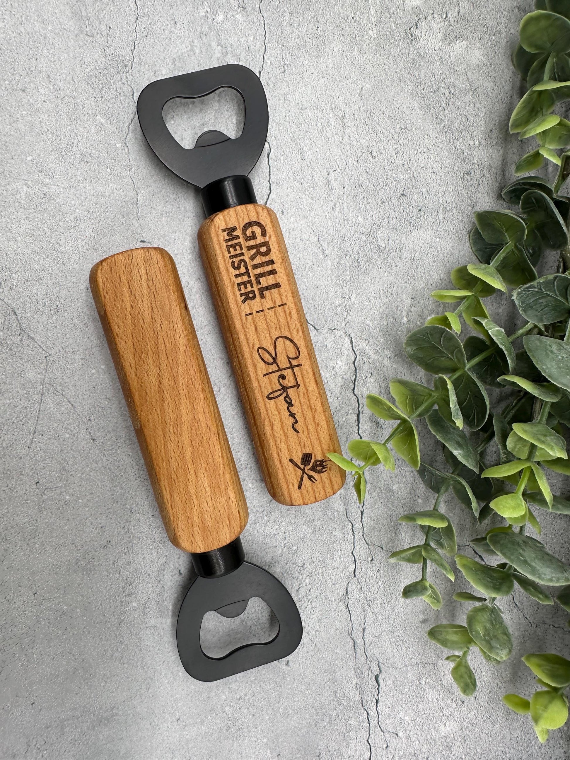 Personalisierter Flaschenöffner aus Holz mit Gravur "Grillmeister" und Namen | Geschenk für Vatertag, Geburtstag, Weihnachten, Grillfreunde