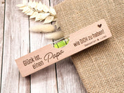 Personalisiertes Geschenk für Papa – Mini-Wasserwaage aus Buchenholz mit Gravur - Vatertag - "Glück ist..."