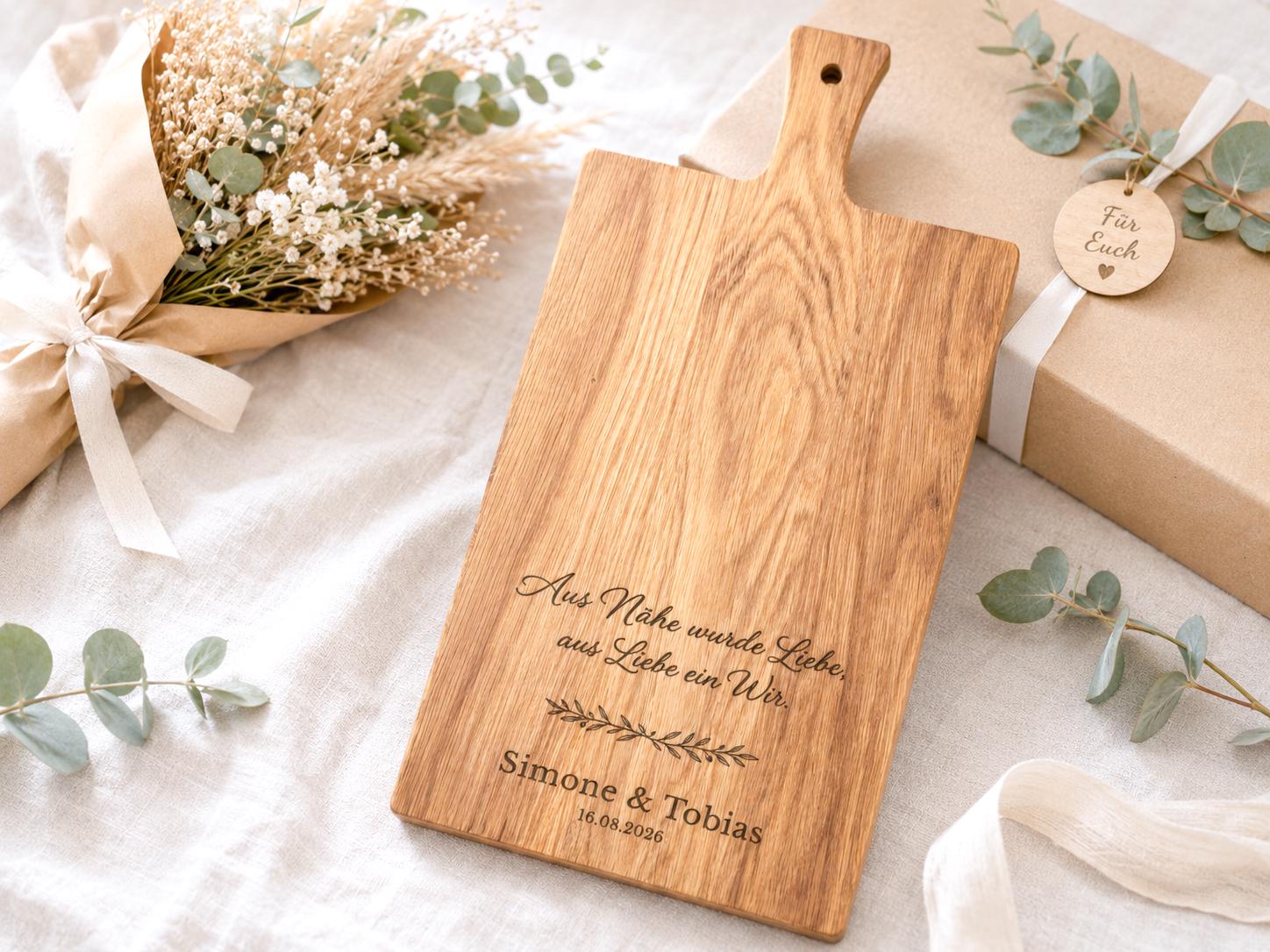 Personalisiertes Schneidebrett aus Eiche mit Gravur für Hochzeit