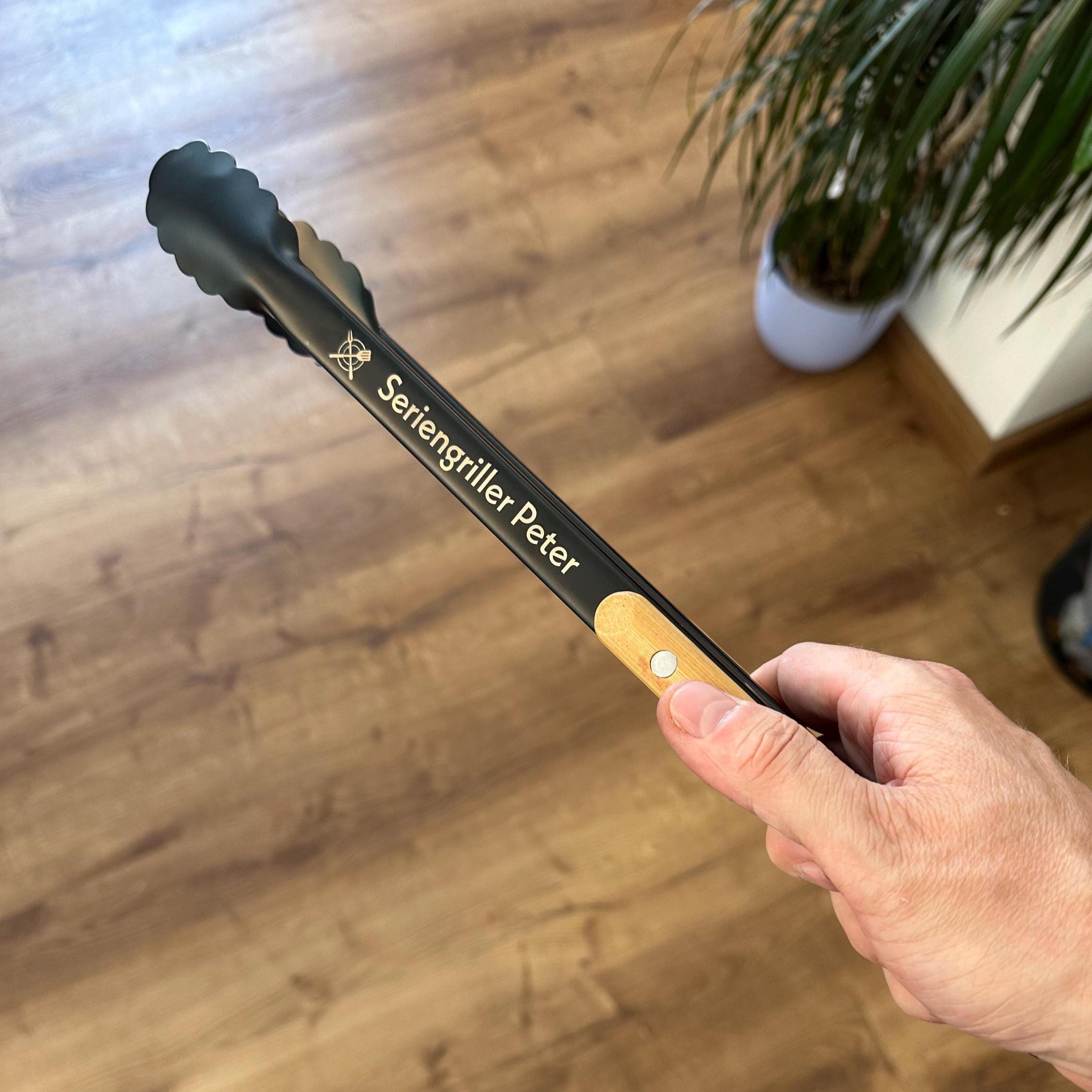 Personalisierte Grillzange mit Namen aus Edlestahl - Schwarz - 38 cm