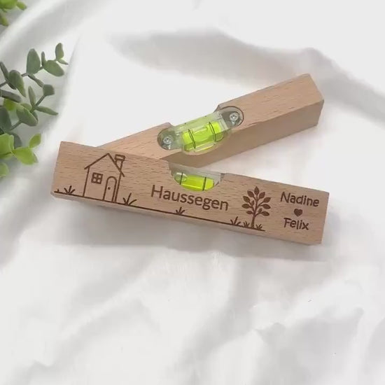 Personalisierte Wasserwaage mit Gravur – Hochzeitsgeschenk, Einzugsgeschenk, Richtfest Geschenk, Haussegen, Einweihungsgeschenk aus Holz