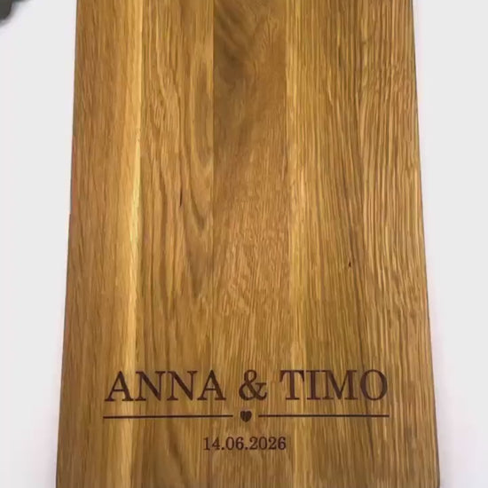 Personalisiertes Schneidebrett Eiche – Hochzeitsgeschenk mit Gravur Name & Datum – Geschenkidee Brautpaar individuell
