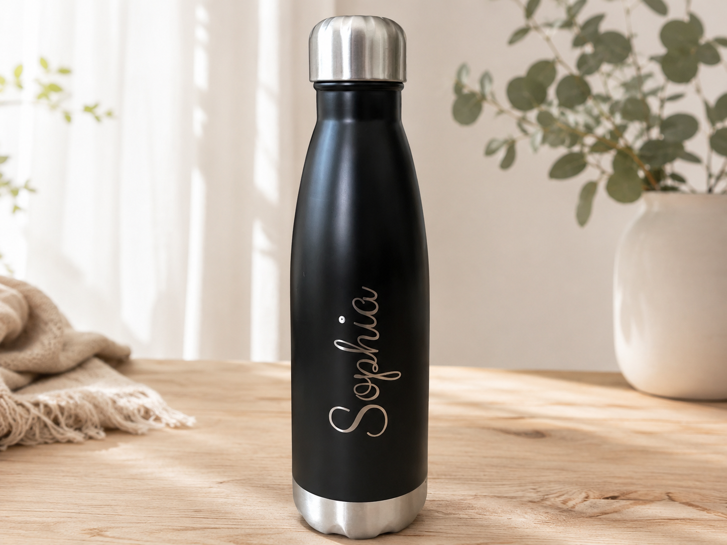 Weiße Thermoflasche personalisiert mit Namen und Sternzeichen