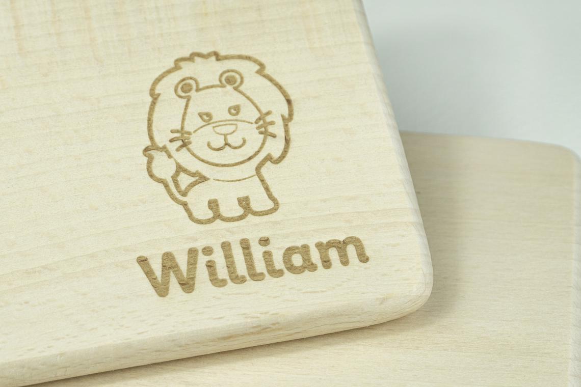 Kinder Frühstücksbrettchen mit individueller Gravur ca. 22x12 cm – Lasergravur - Stolz aus Holz