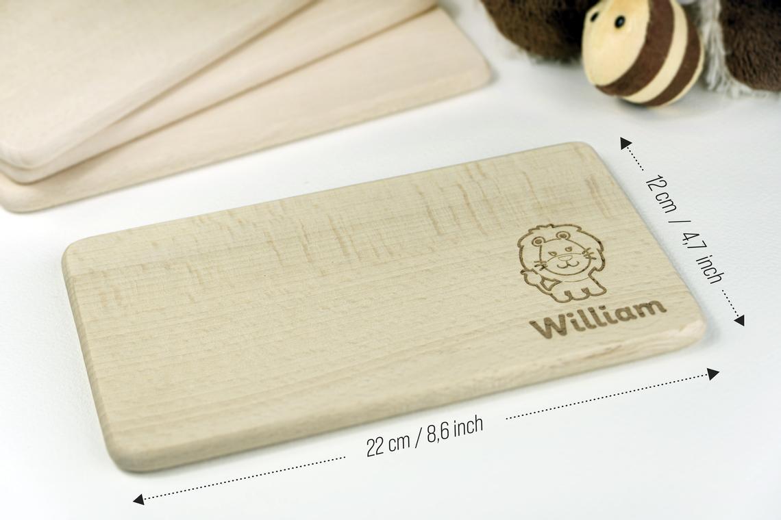 Kinder-Frühstücksbrettchen mit individueller Gravur ca. 22 × 12 cm – Lasergravur - Stolz aus Holz