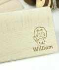 Kinder Frühstücksbrettchen mit individueller Gravur ca. 22x12 cm – Lasergravur - Stolz aus Holz