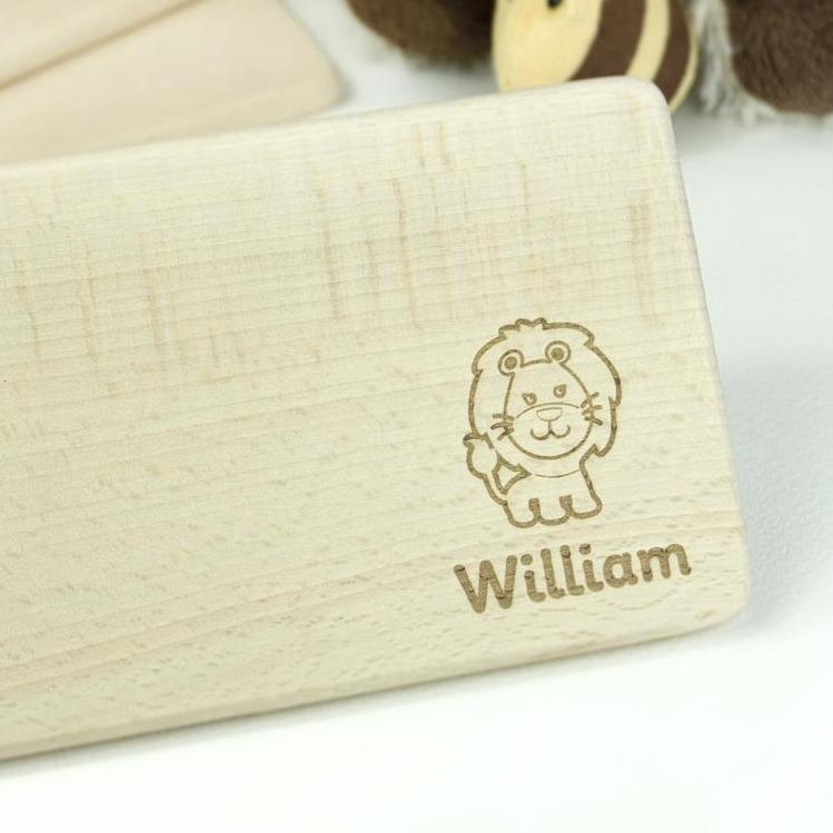 Kinder-Frühstücksbrettchen mit individueller Gravur ca. 22 × 12 cm – Lasergravur - Stolz aus Holz